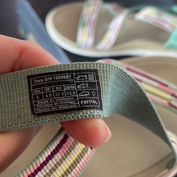 Teva turquoise with colors sandal Sz 6 EUC - Picture 4 of 4